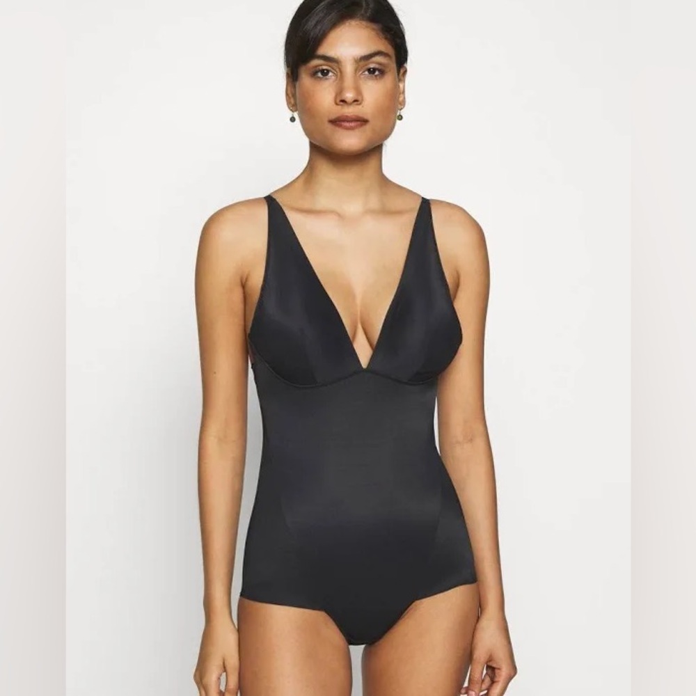 MAIDENFORM Cover Your Bases Low Back Black Bodysuit Medium
